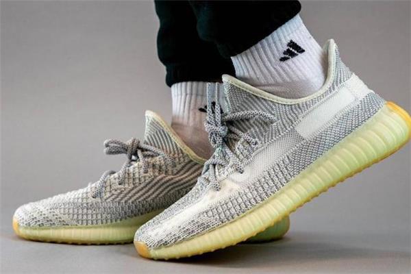 yeezy350灰天使真假对比 椰子350灰天使真假鉴定