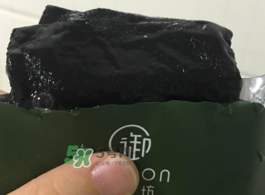 御泥坊水润茶萃微囊黑面膜怎么用？