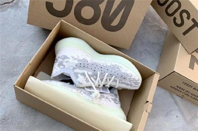 ​椰子380外星人开箱测评-yeezy 380 alien实物上脚图