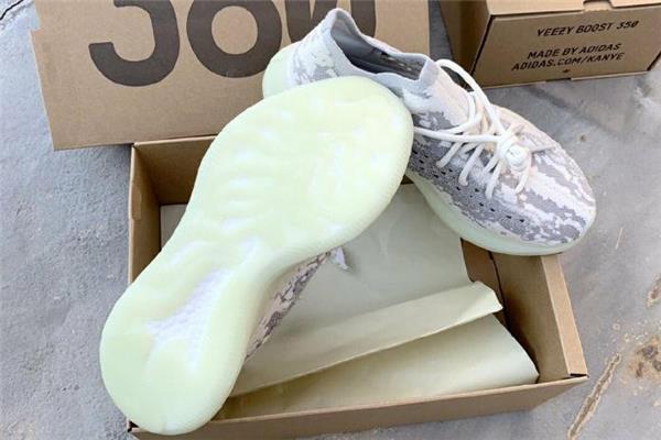 椰子380外星人开箱测评-yeezy 380 alien实物上脚图