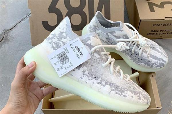 椰子380外星人开箱测评-yeezy 380 alien实物上脚图